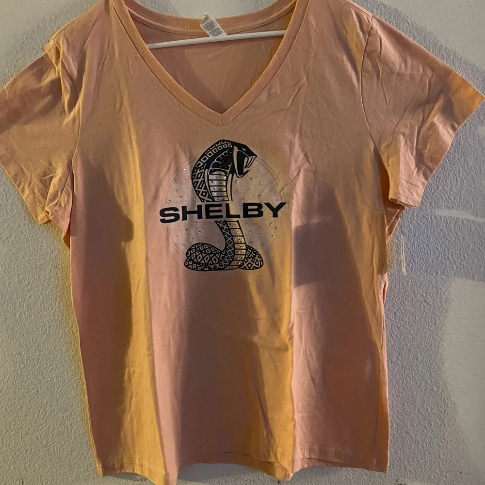 NEW!! Woman’s Shirt. - Picture 3 of 6